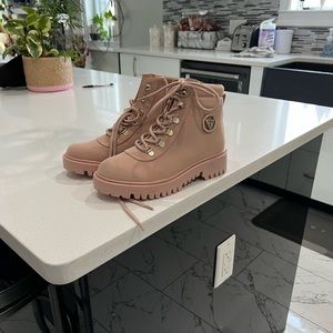 Brand new guess boots never worn